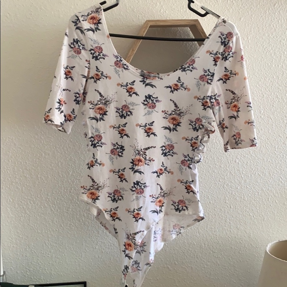 Scoop neck floral body suit 3 for $15